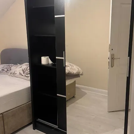 Komegloba Mega Room Manchester Exterior photo